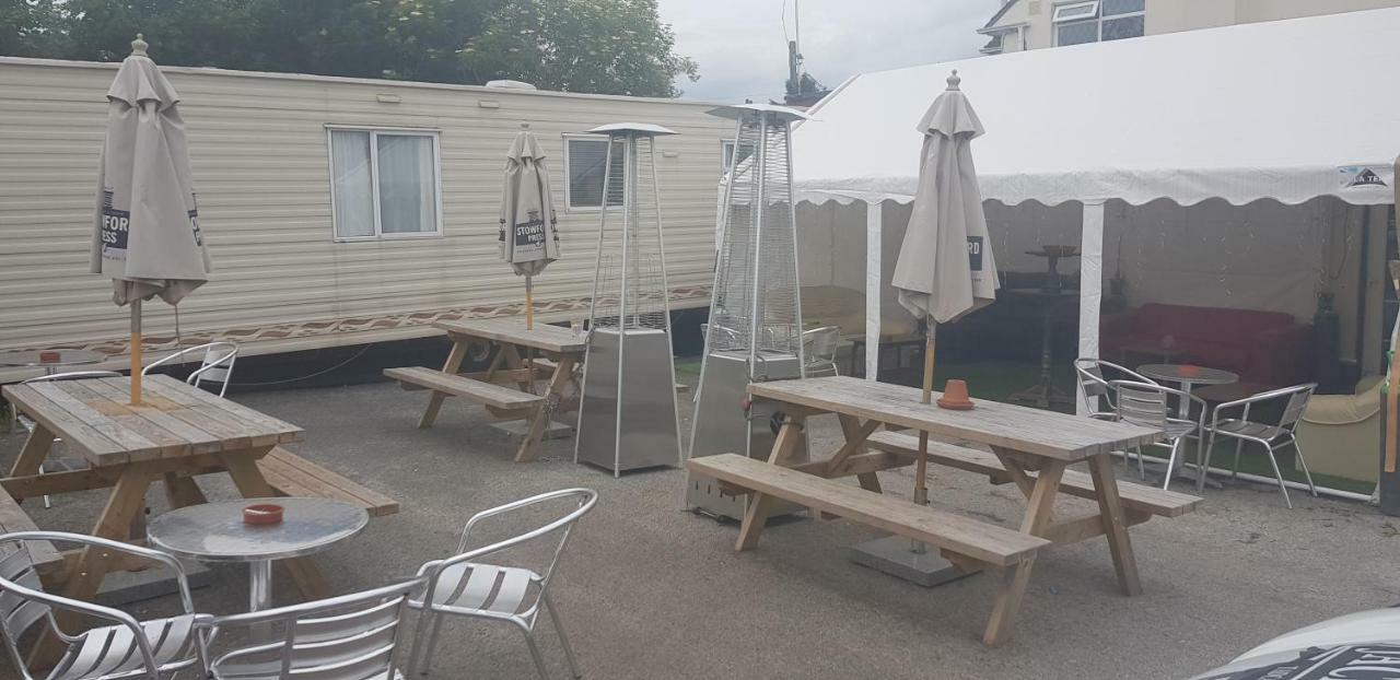 The Jackdaw Pub Self Catering Static Caravan Free Breakfast Supplied Bed & Breakfast Tadcaster Exterior photo